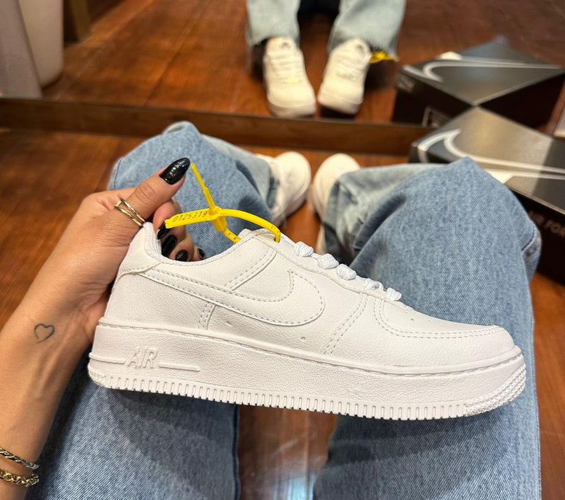 NIKE AIR FORCE 1