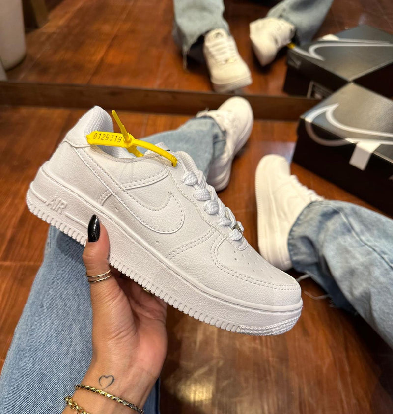 NIKE AIR FORCE 1