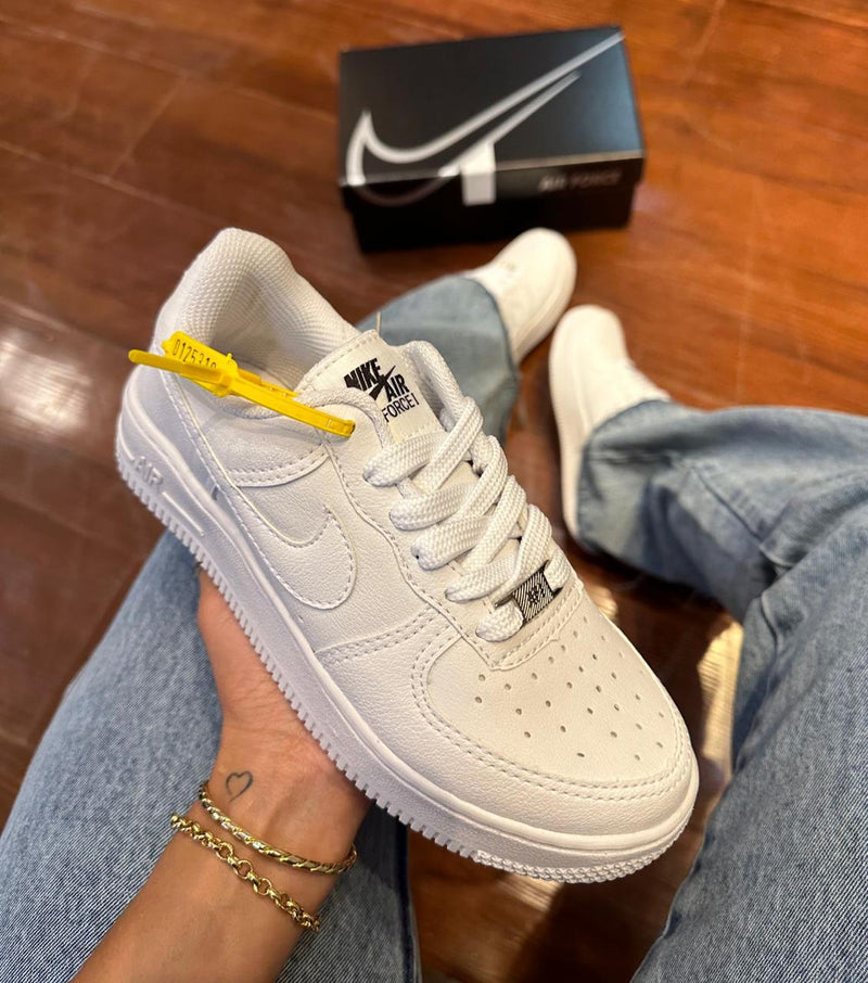 NIKE AIR FORCE 1