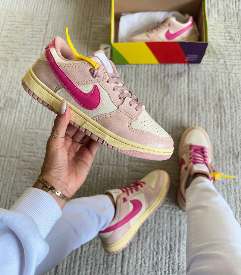 NIKE DUNK LOW