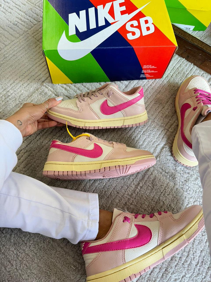 NIKE DUNK LOW